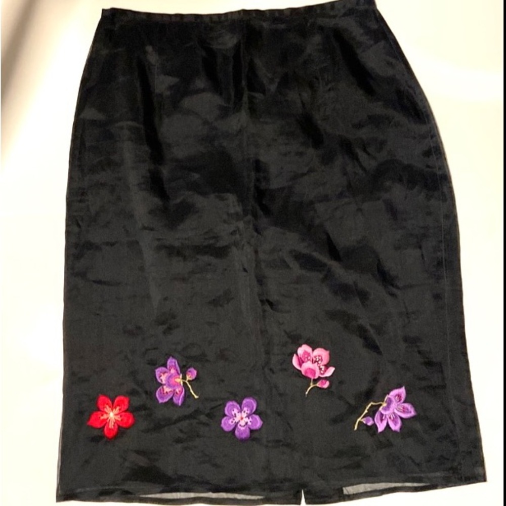 AnnTaylor Silk pencil skirt. Black/ embroidered flowers. 24” long. Size…